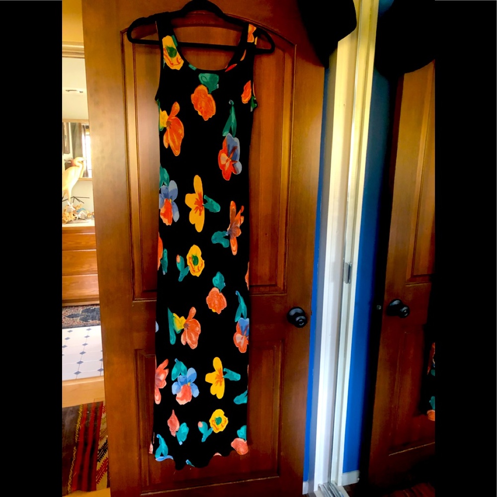 Beautiful mid length summer floral dress. Light and airy!